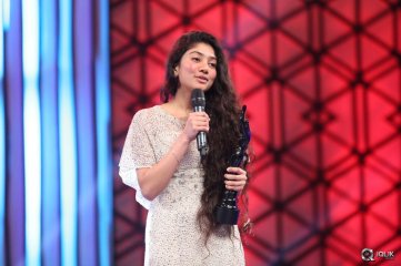Sai Pallavi at Filmfare Awards 2016